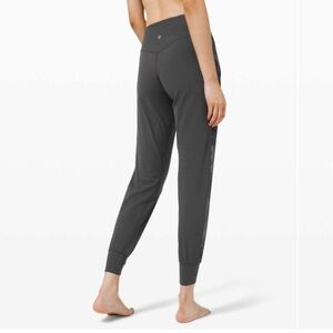 Lululemon Align Jogger *Track Stripe
Graphite Grey / Diamond Dye Pitch Grey